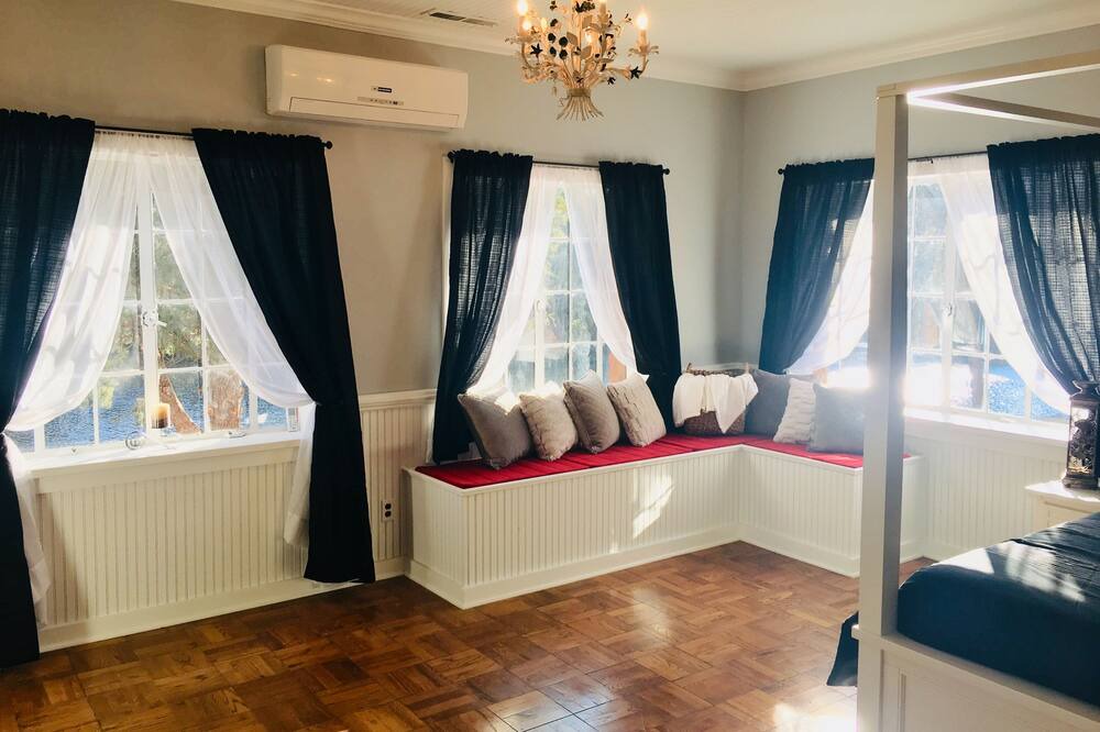 Photo of Bedroom in Forest Park