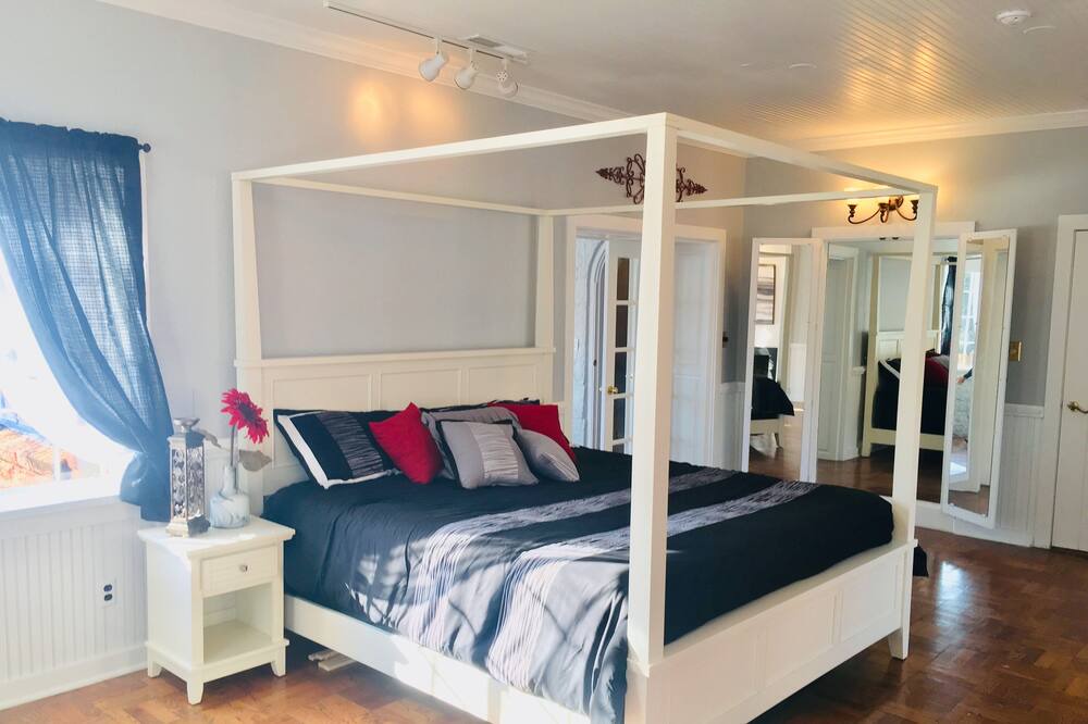 Photo of Bedroom in Forest Park
