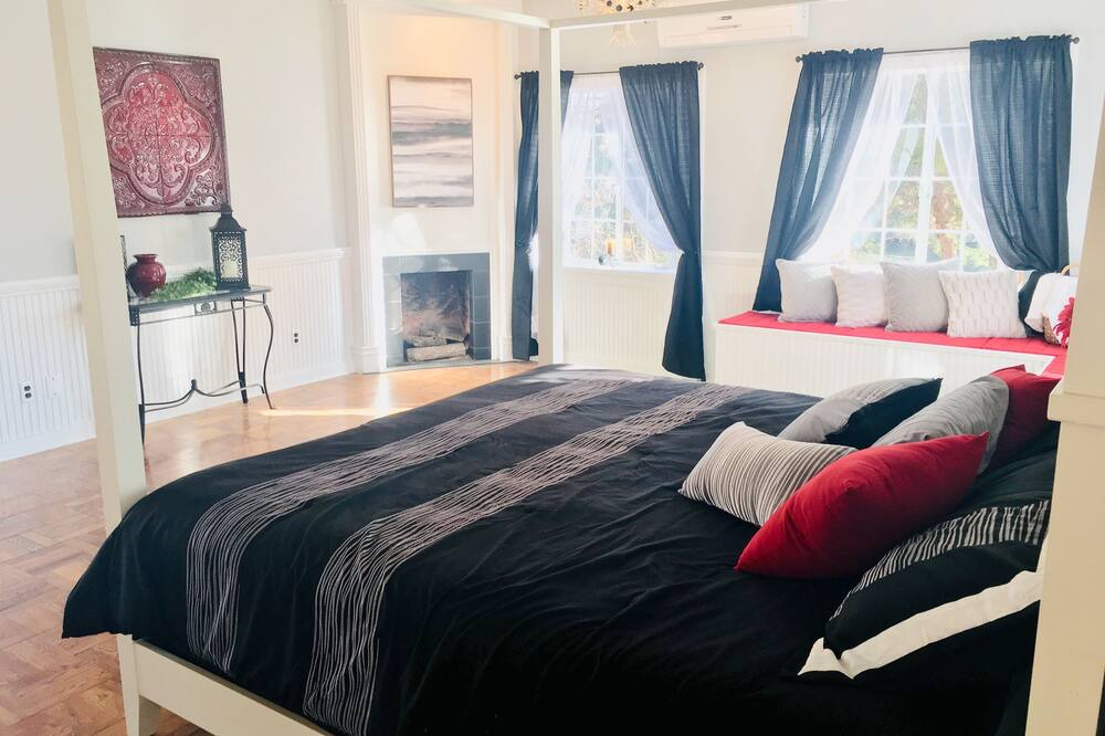 Photo of Bedroom in Forest Park