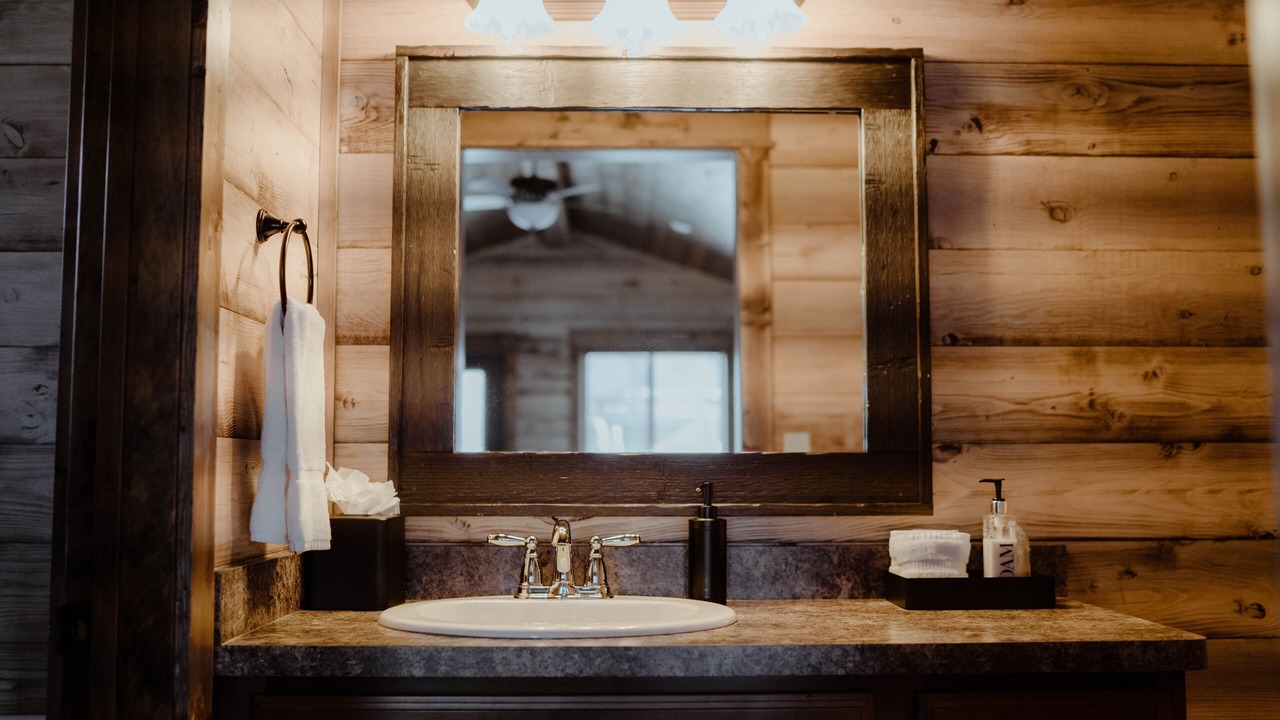 Photo of Others in Victor