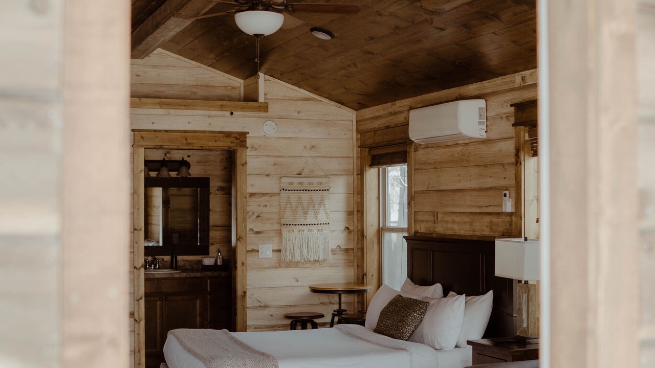 Photo of Others in Victor