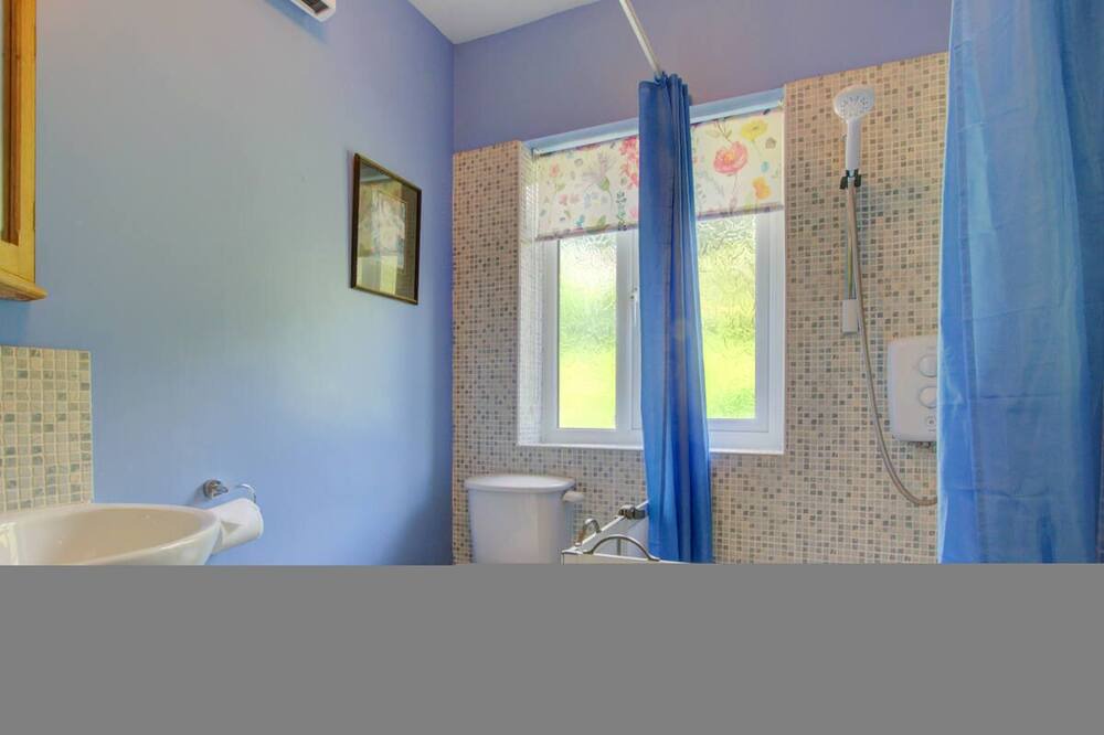 Photo of Bathroom in Glyn Ceiriog