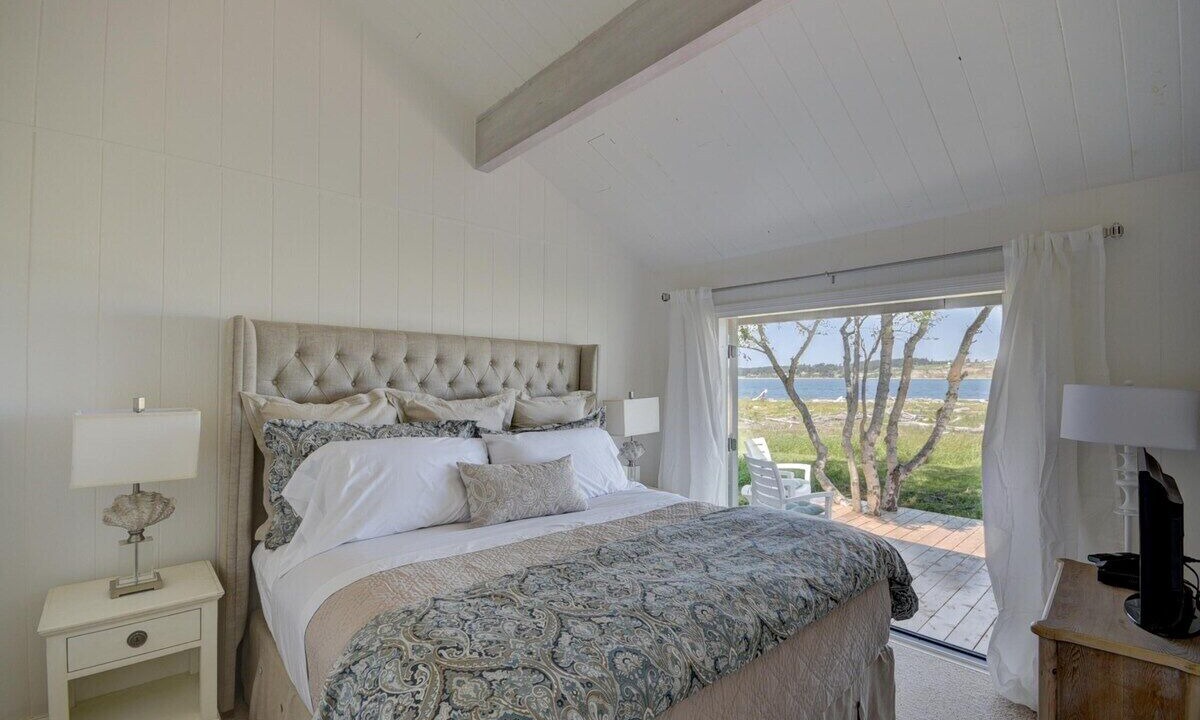 Photo of Bedroom in Coupeville