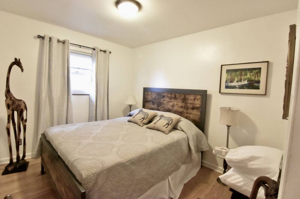 Photo of Bedroom in Harper Woods