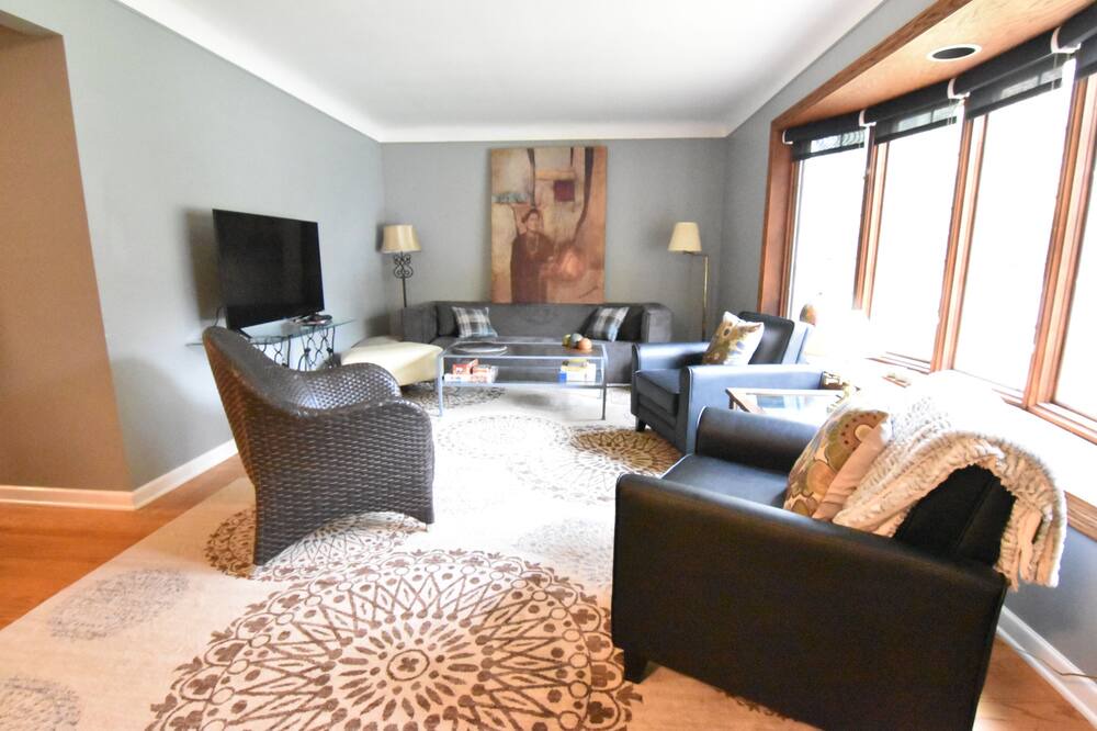 Photo of Bedroom in Harper Woods