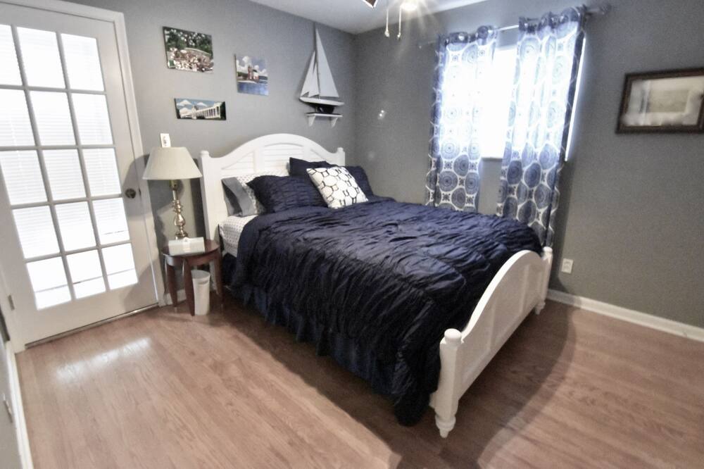 Photo of Bedroom in Harper Woods
