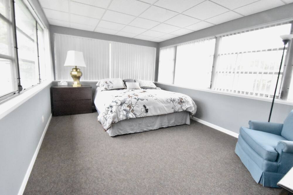 Photo of Bedroom in Harper Woods