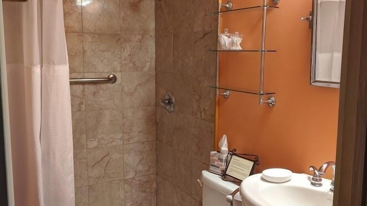Photo of Bathroom in Oak Harbor