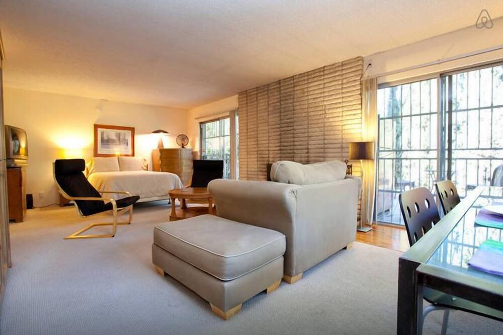 Photo of Livingroom in Silver Lake