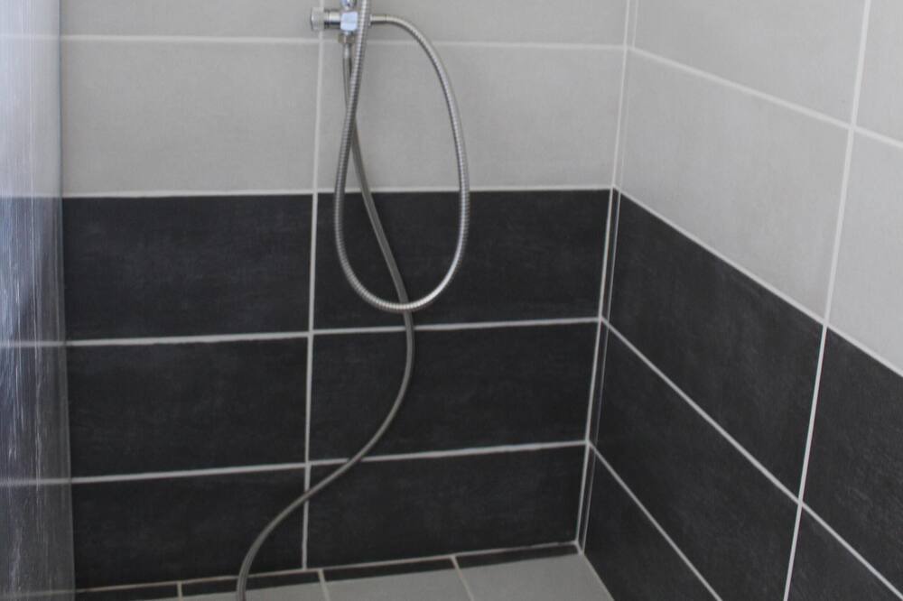 Photo of Bathroom in Montcabrier