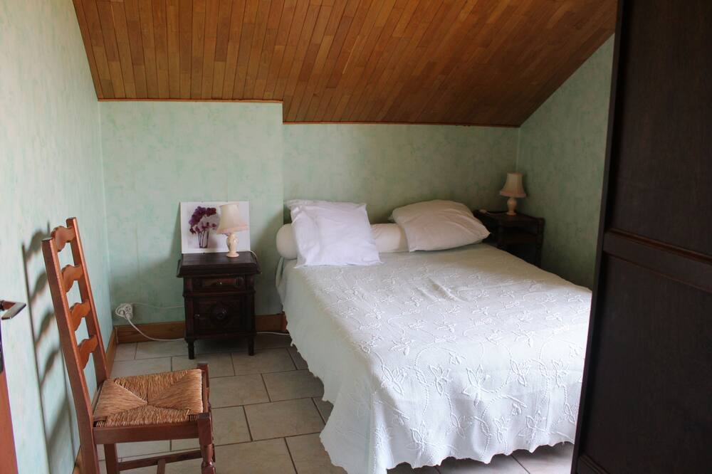 Photo of Bedroom in Montcabrier