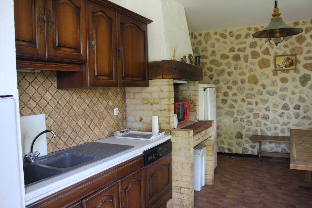 Photo of Kitchen in Montcabrier