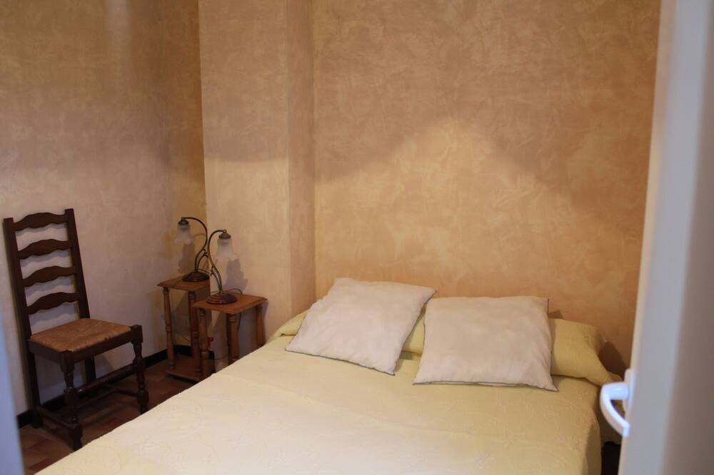 Photo of Bedroom in Montcabrier