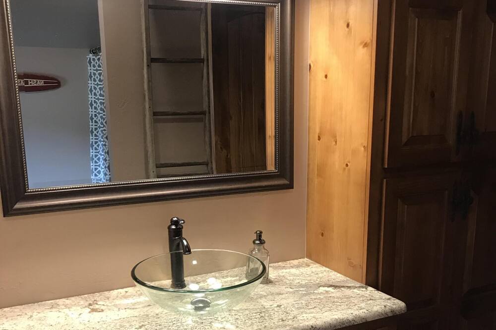Photo of Bathroom in Checotah
