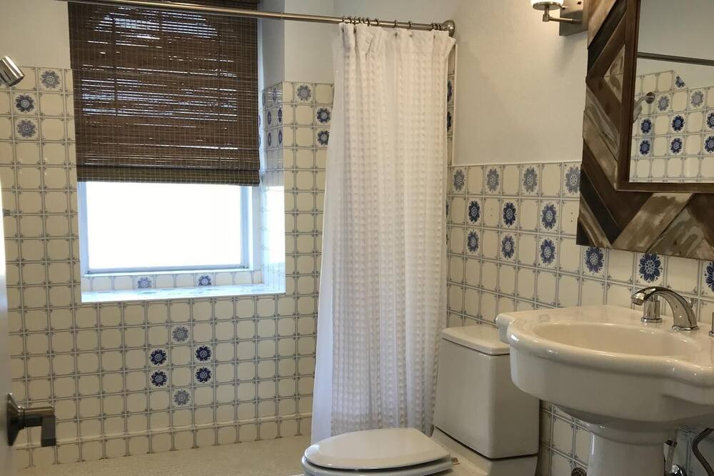 Photo of Bathroom in Graford