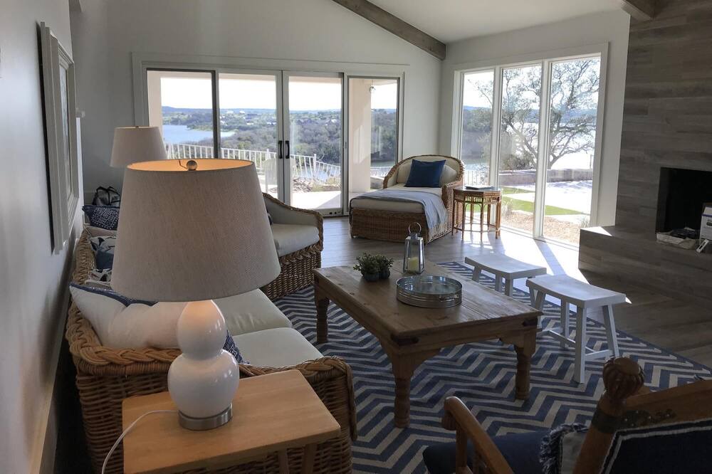 Photo of Livingroom in Graford