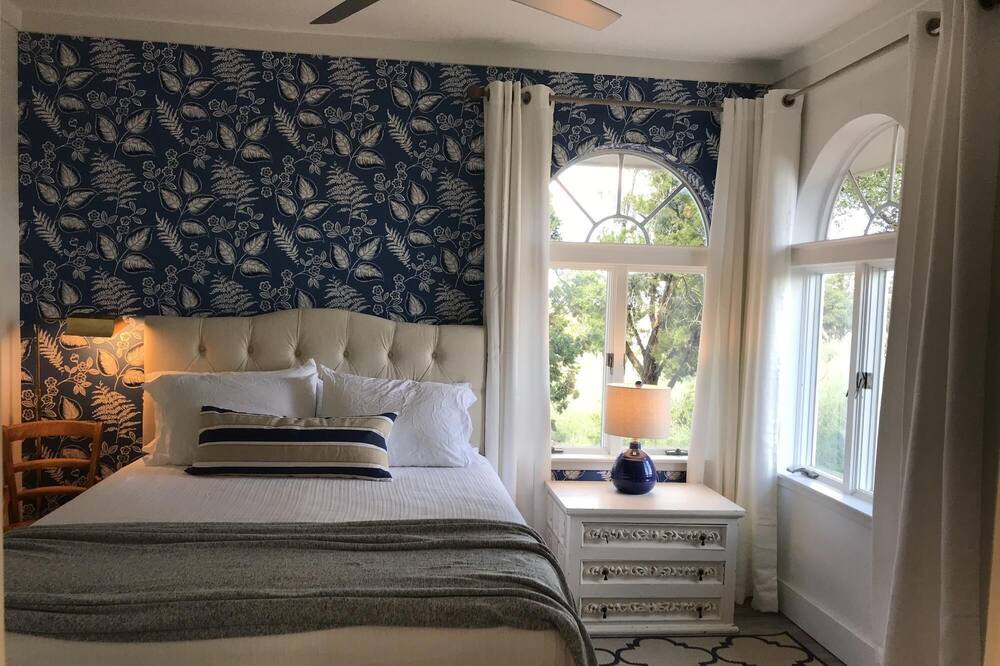 Photo of Bedroom in Graford
