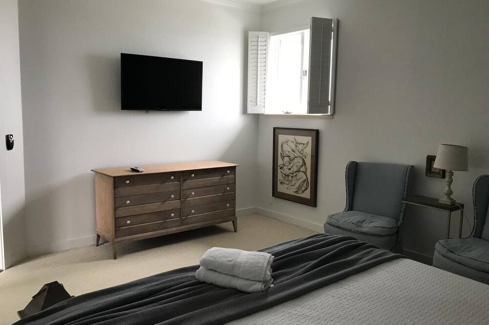 Photo of Bedroom in Graford
