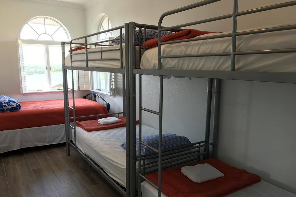 Photo of Bedroom in Graford