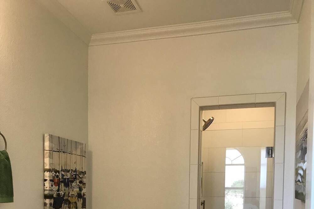 Photo of Bathroom in Graford
