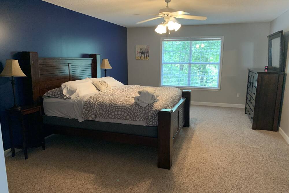 Photo of Bedroom in Enterprise
