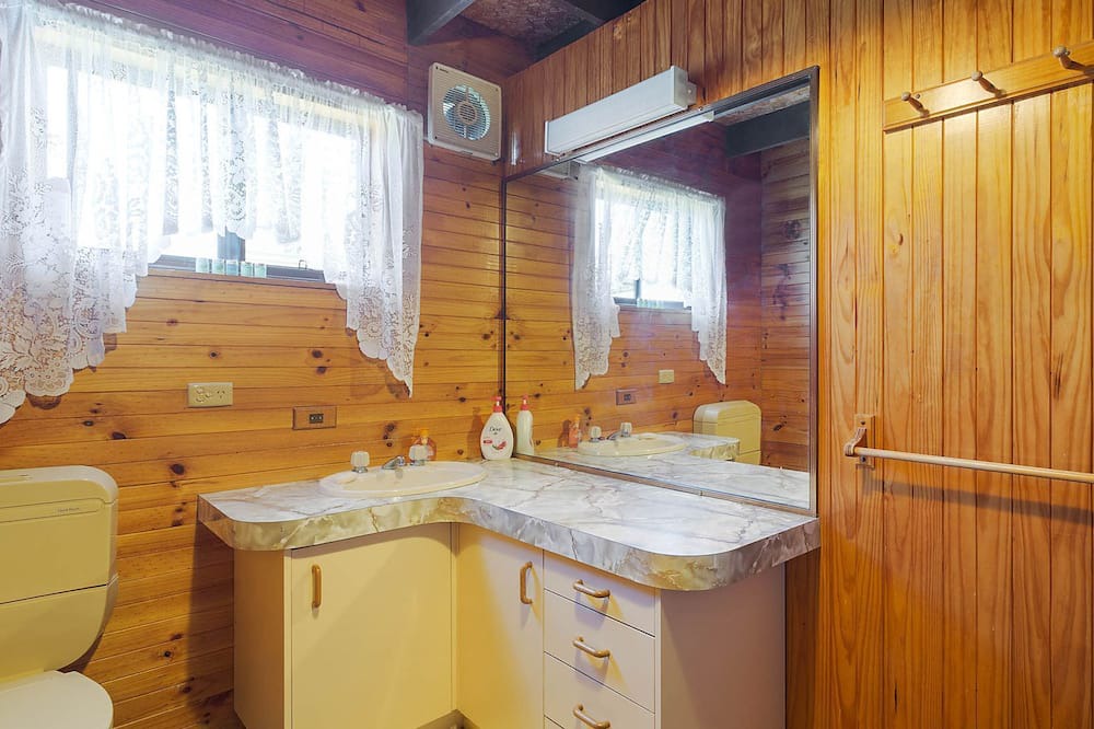 Photo of Bathroom in Dalmeny