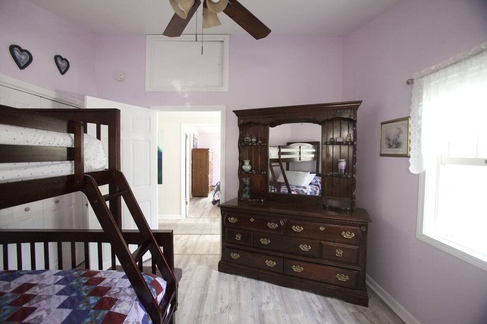 Photo of Bedroom in Town of Richmond