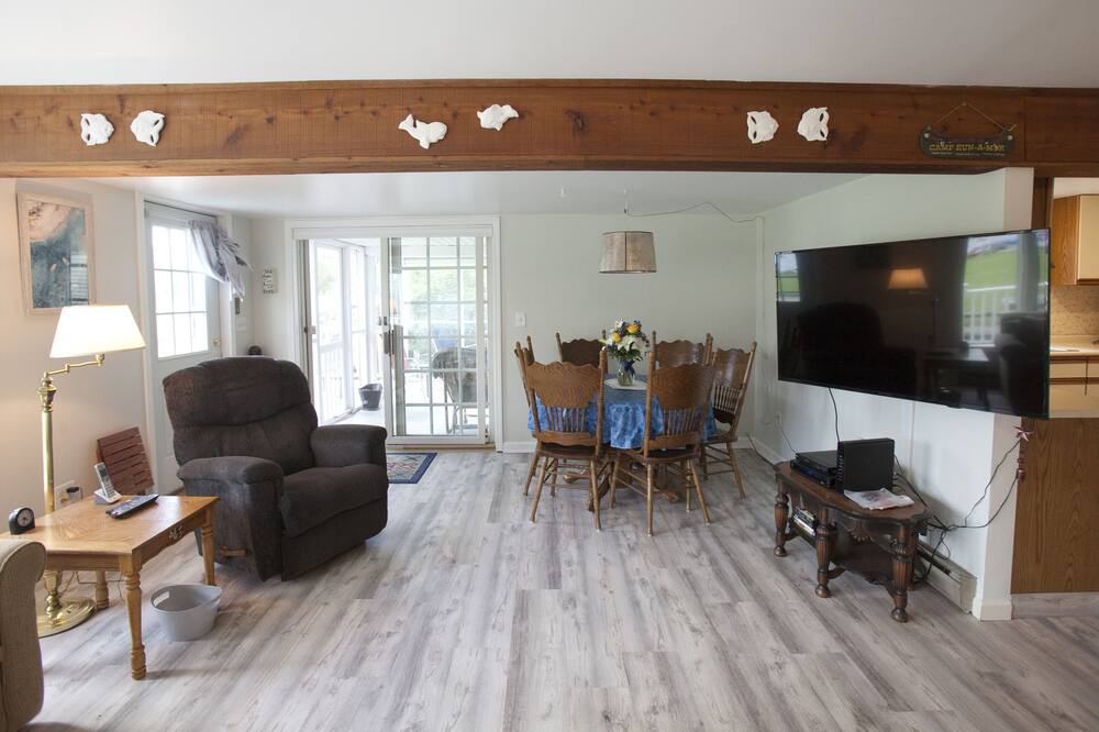 Photo of Livingroom in Town of Richmond