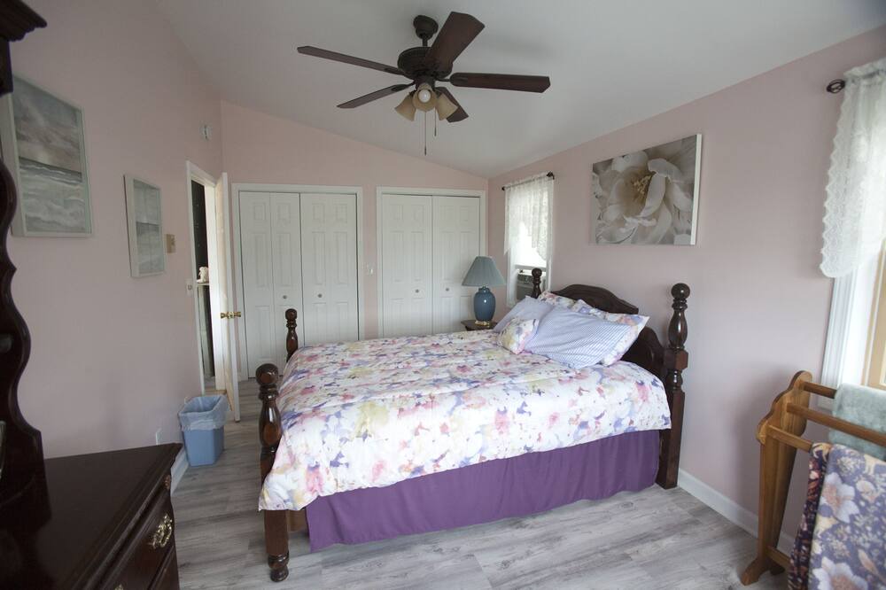 Photo of Bedroom in Town of Richmond