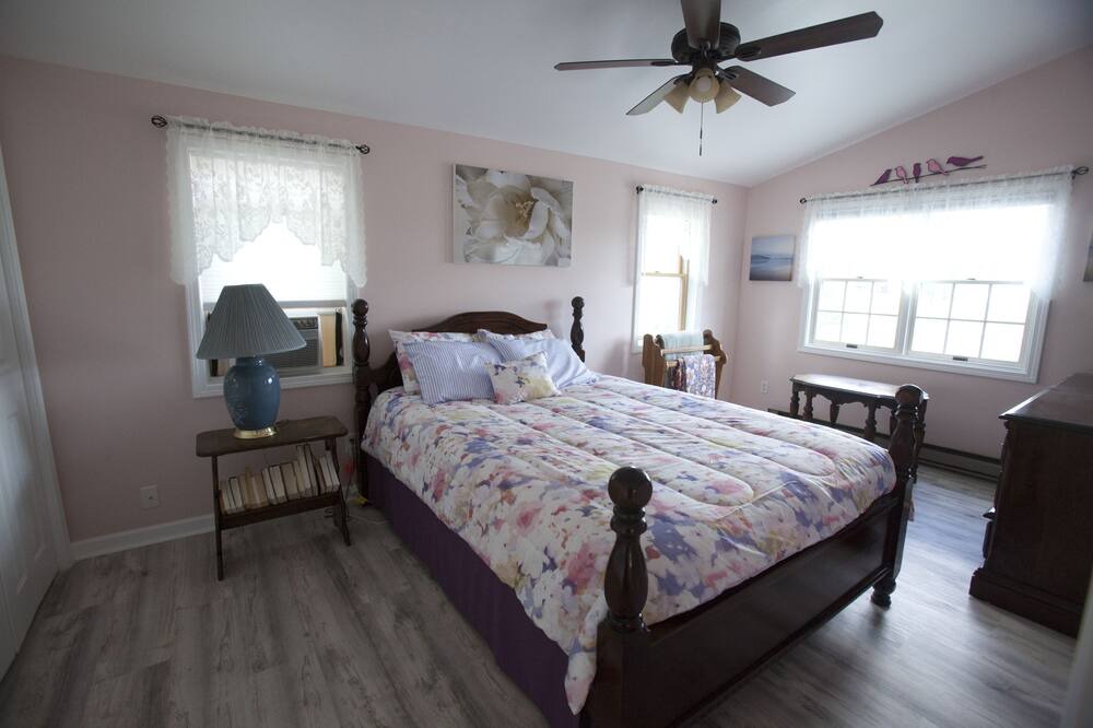 Photo of Bedroom in Town of Richmond