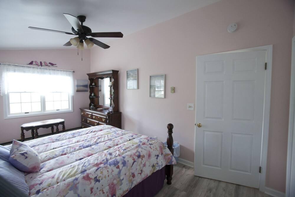 Photo of Bedroom in Town of Richmond