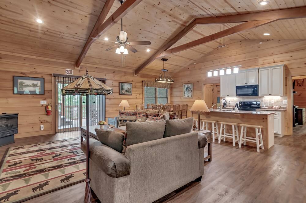 Photo of Livingroom in Kirbyville