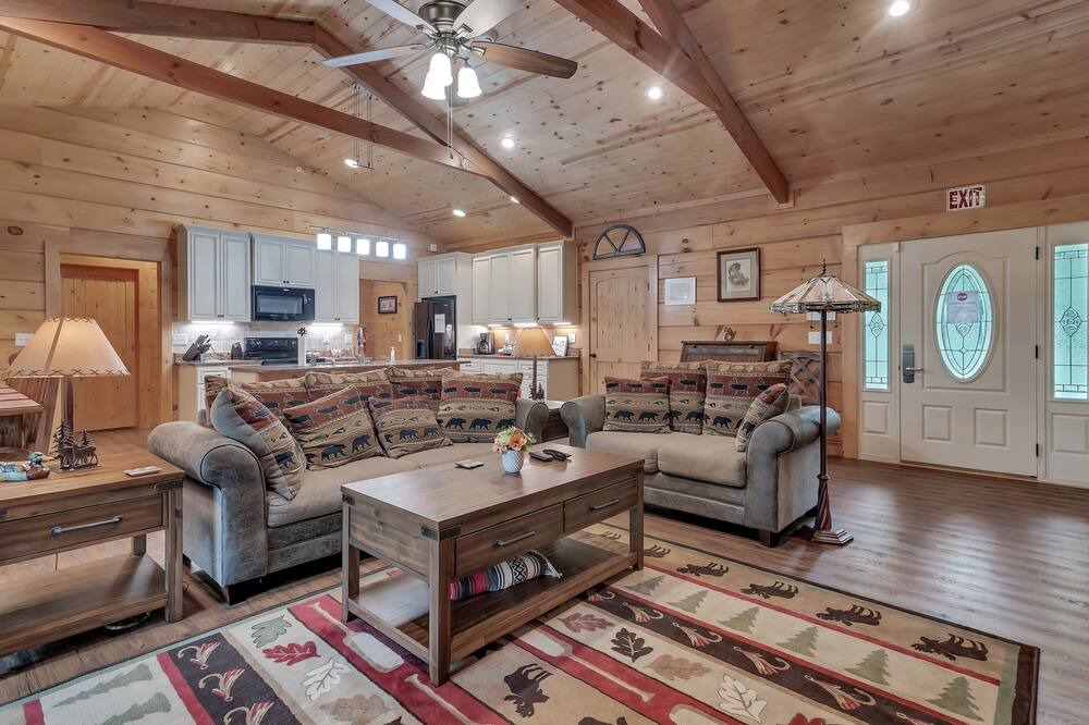Photo of Livingroom in Kirbyville