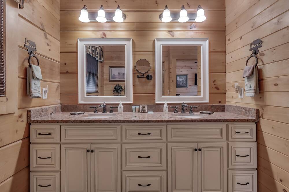 Photo of Bathroom in Kirbyville