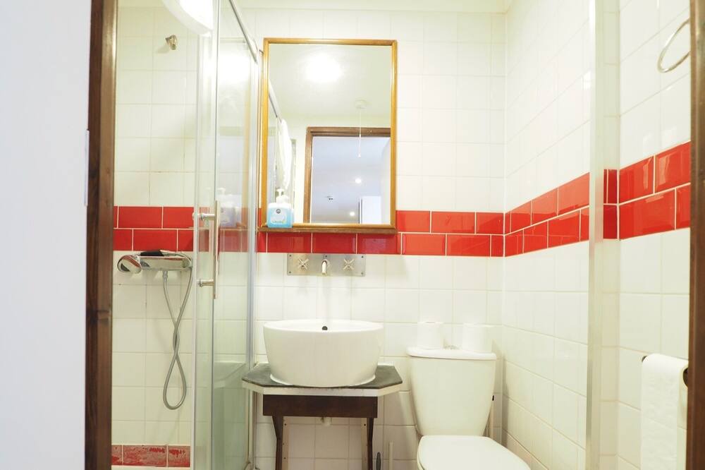 Photo of Bathroom in Stepney Green
