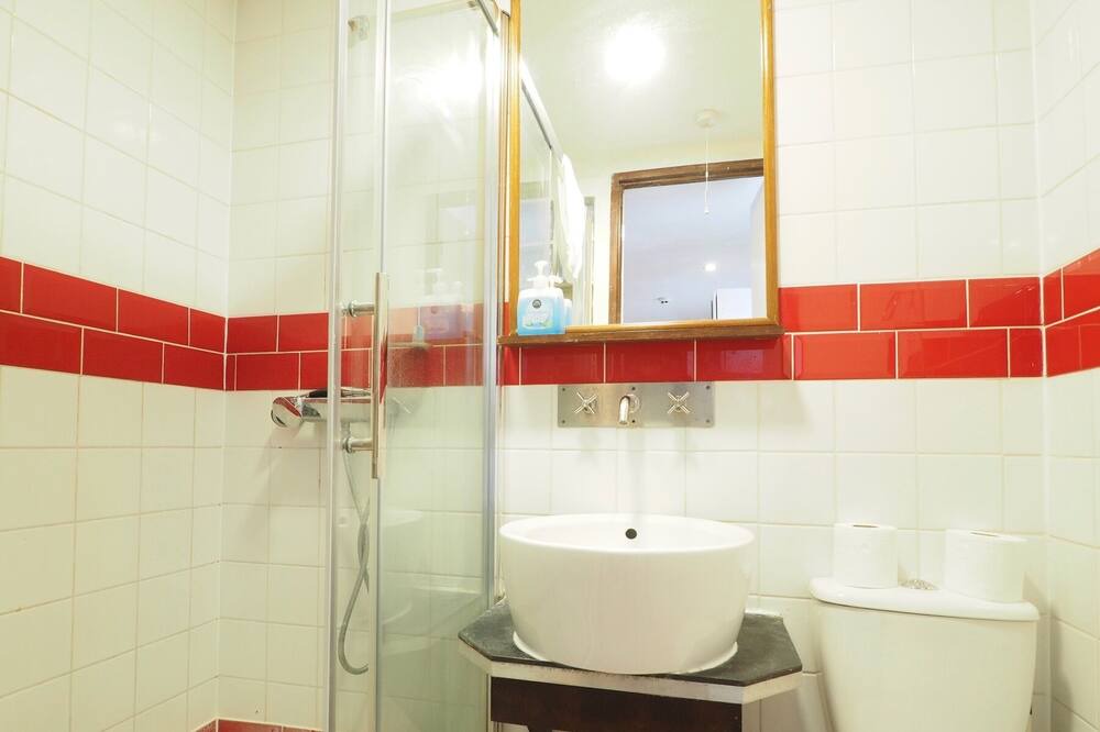 Photo of Bathroom in Stepney Green