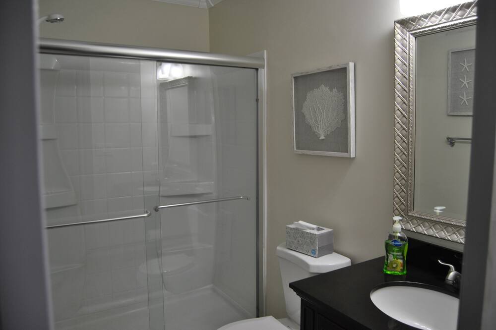 Photo of Bathroom in Garden City
