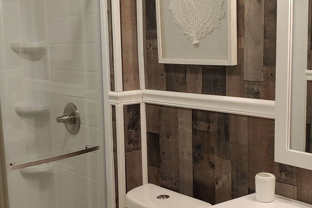 Photo of Bathroom in Garden City