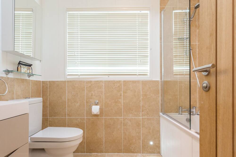 Photo of Bathroom in Looe