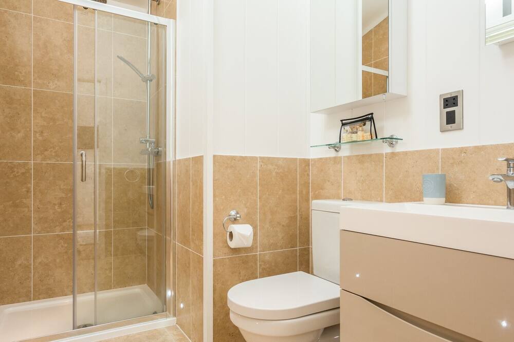 Photo of Bathroom in Looe