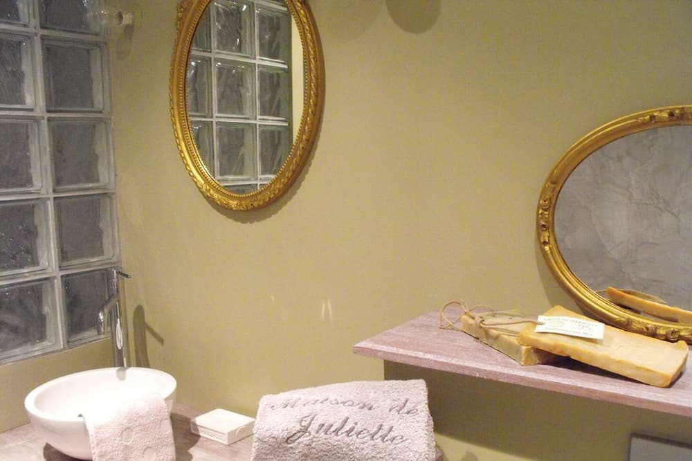 Photo of Bathroom in Valentigney