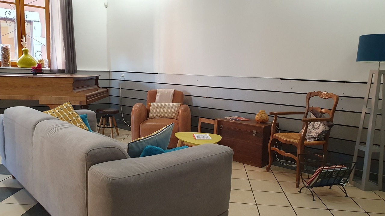 Photo of Others in Yenne