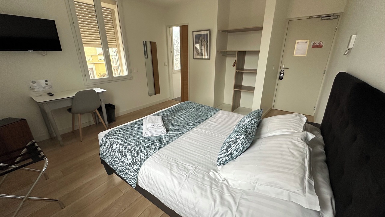 Photo of Bedroom in Yenne