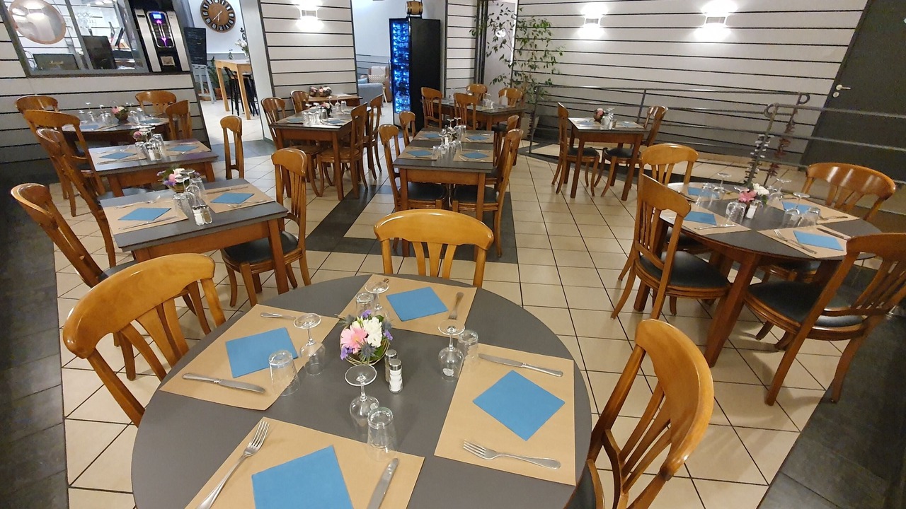 Photo of Others in Yenne