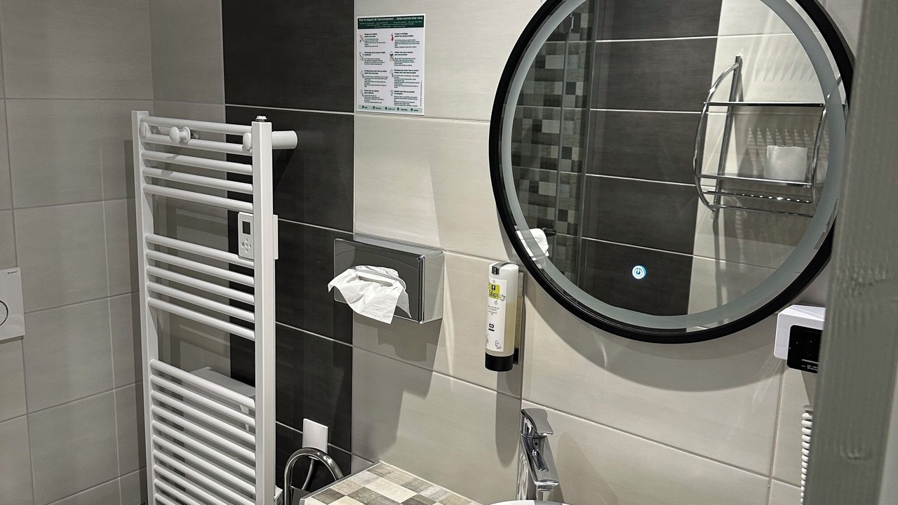 Photo of Bathroom in Yenne