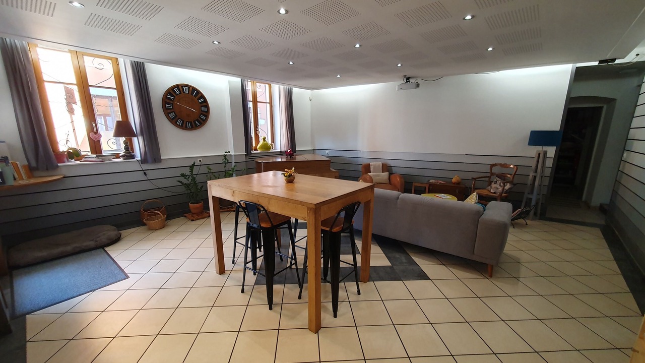 Photo of Others in Yenne