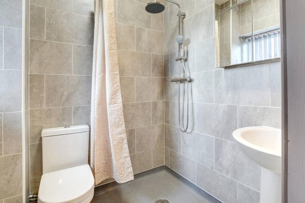 Photo of Bathroom in Llansantffraed