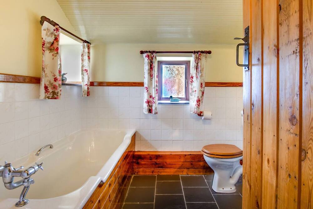 Photo of Bathroom in Llanfaglan