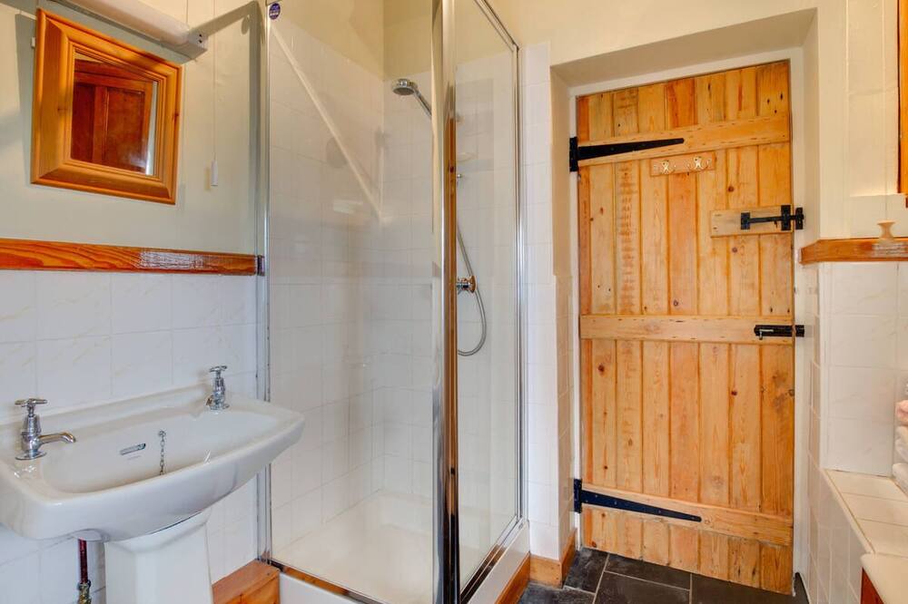 Photo of Bathroom in Llanfaglan