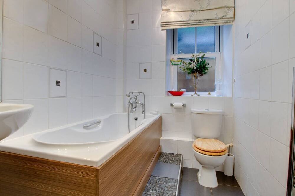 Photo of Bathroom in Capel Garmon
